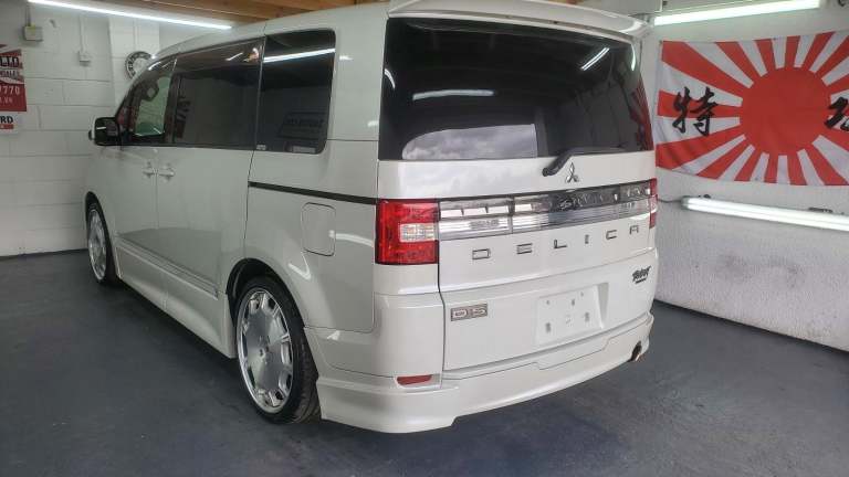 Mitsubishi delica d5 2.4 auto petrol 4x4 7 seats fresh japanese import 20 alloy