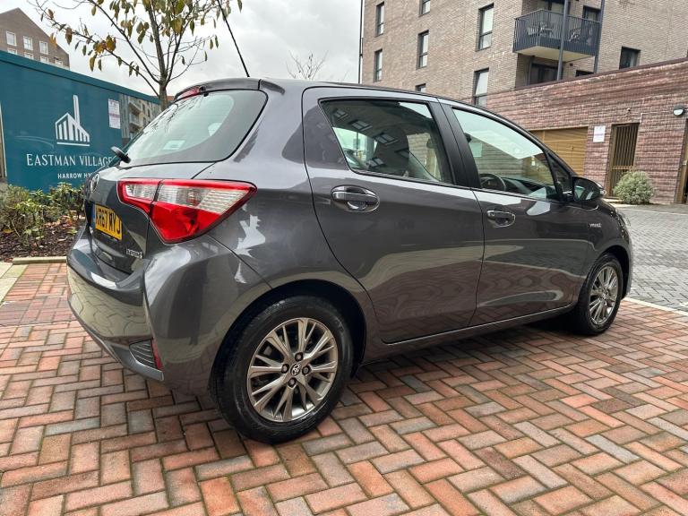 2017 Toyota Yaris 1.5 VVT-h Icon E-CVT Euro 6 (s/s) 5dr HATCHBACK Petrol/Electric Hybrid Automatic