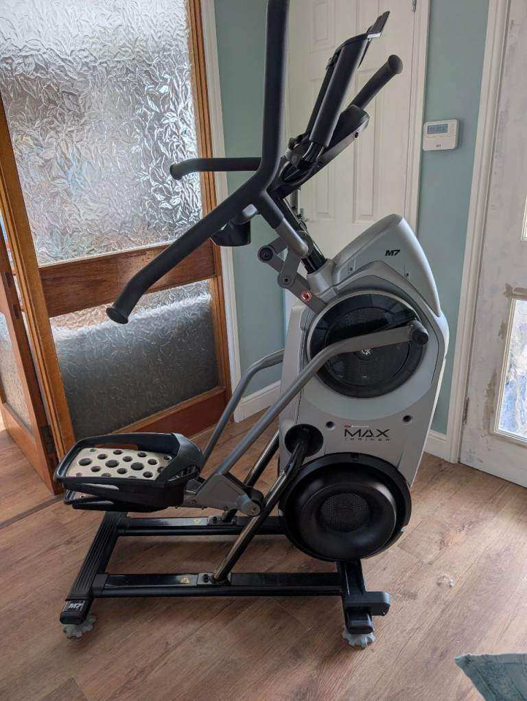 Cross Elipitical Trainer Bowflex M7 (can deliver)