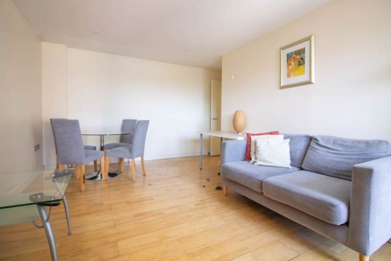 2-bed flat on Simpson Loan