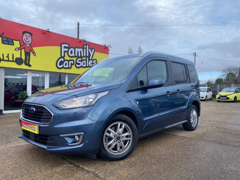 FORD TOURNEO CONNECT 1.5 TITANIUM AUTOMATIC LOW MILEAGE FULL HISTORY HIGH SPEC