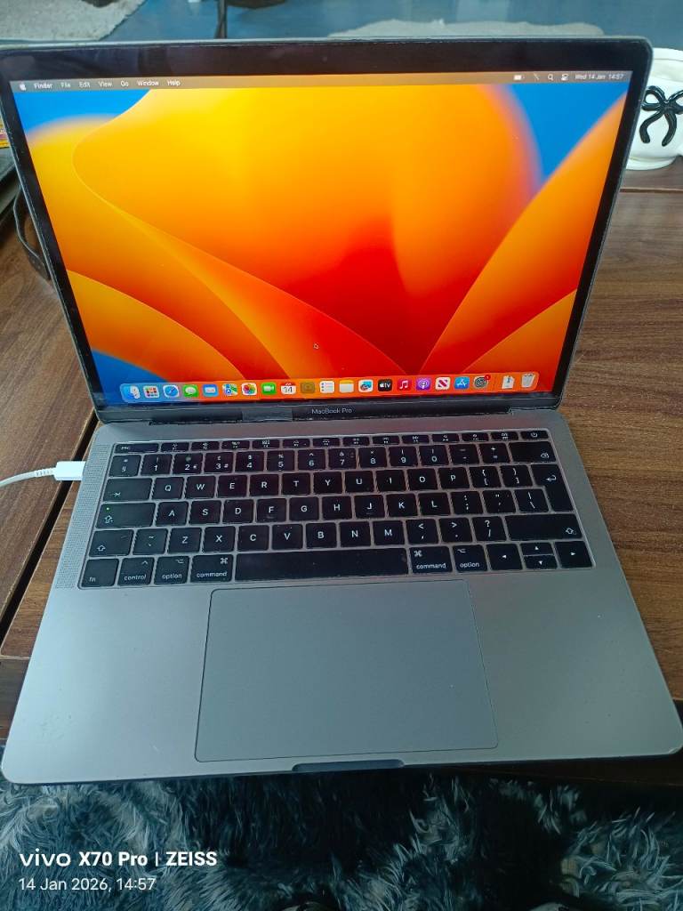 MacBook pro 2017 i5 processor 