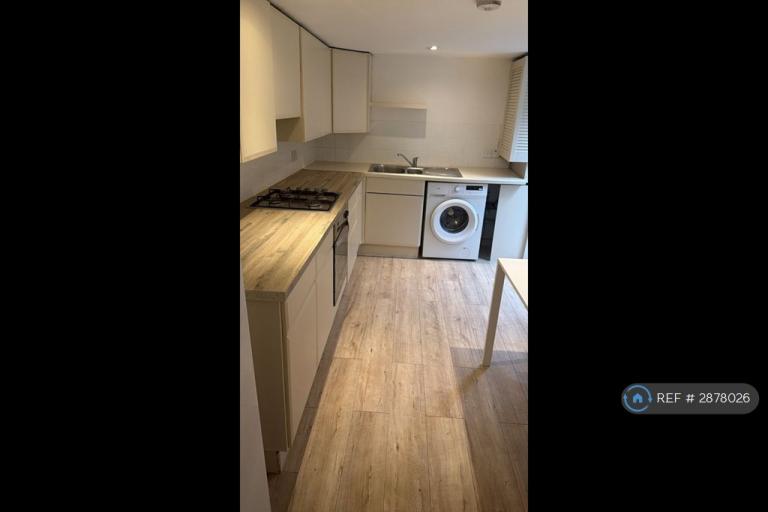 2 bedroom house in Mortimer Square, London, W11 (2 bed) (#2878026)