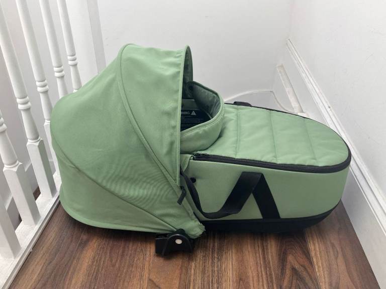 Yoyo Bassinet with Rain Cover