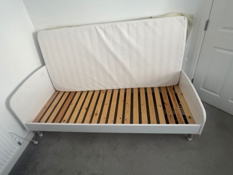 Single bed and mattress 