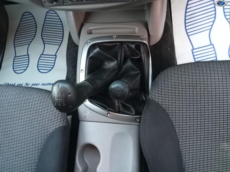 MITSUBISHI L200 2.5 DI-D Warrior Black Manual Diesel 2006