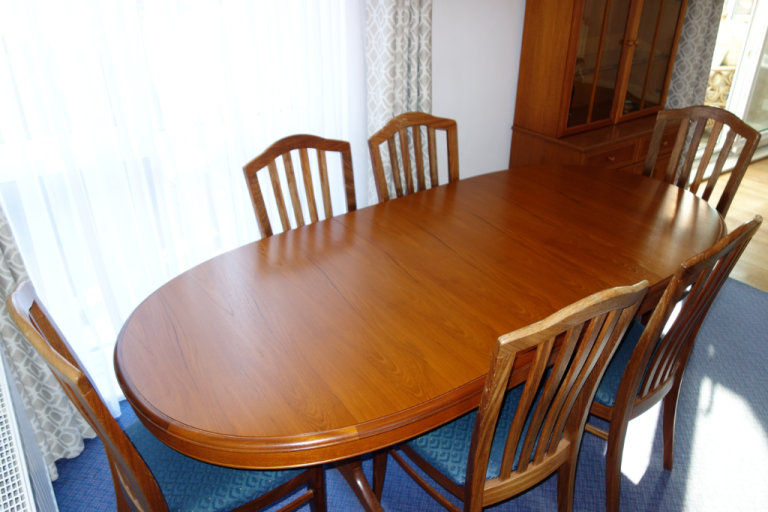 Stag dining table. 6, extendable to 8 seater with 8 chairs, 2 of which are unused. Only £250.