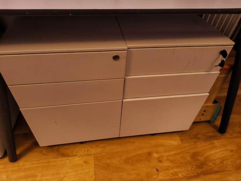 Filing cabinet drawers 