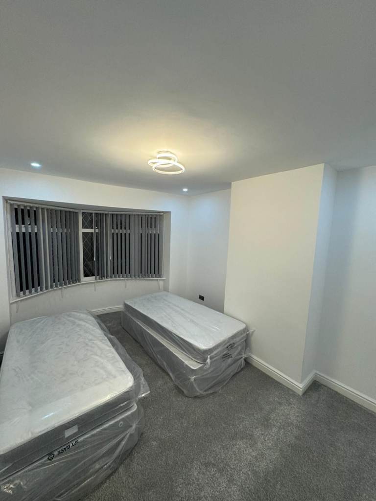 4 Bed 1.5 Wash Property Available at M35