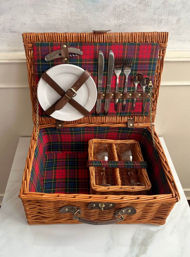 Wicker Red Green Check Luxury Picnic Hamper Basket Plates Cutlery Glasses 