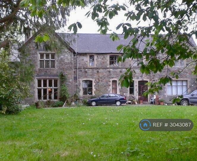 2 bedroom flat in Bro Myrddin, Abergwili, Carmarthen, SA31 (2 bed) (#3043087)