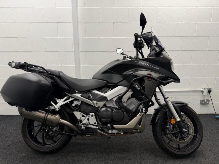 2020 HONDA VFRX800 CROSSRUNNER**AKRAPOVIC EXHAUST- CENTER STAND- HEATED GRIPS **