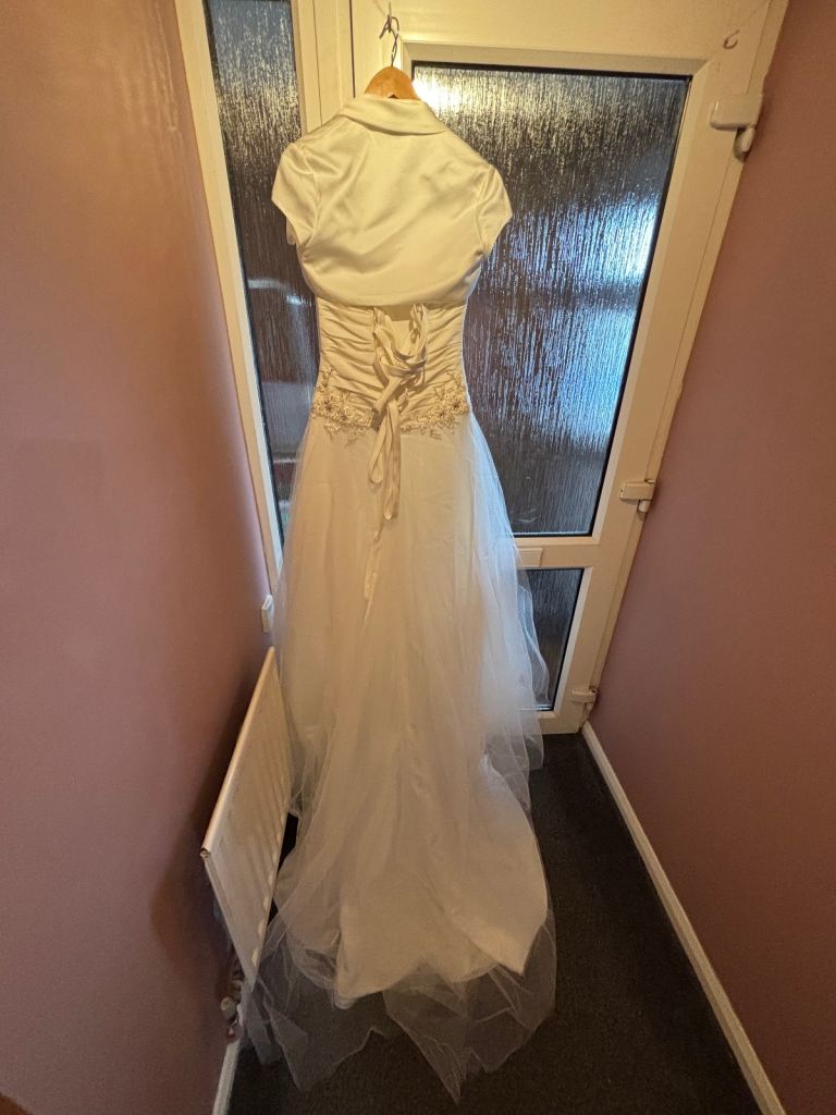 Size 6 wedding dress and dress bag