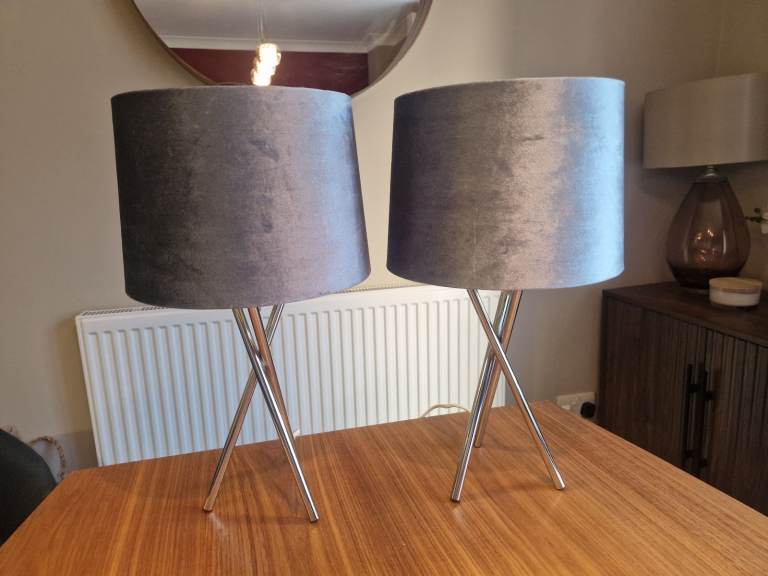 Matching pair of table lamps