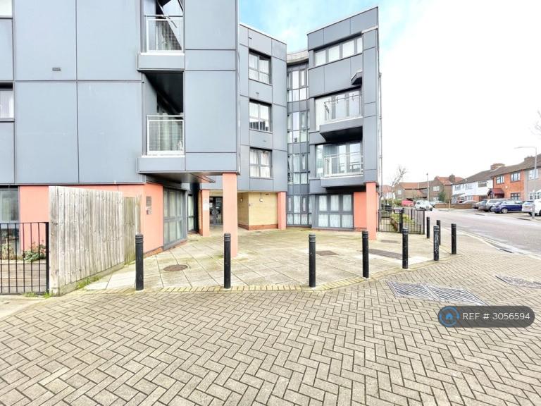 Studio flat in Invito House, Ilford, IG2 (#3056594)