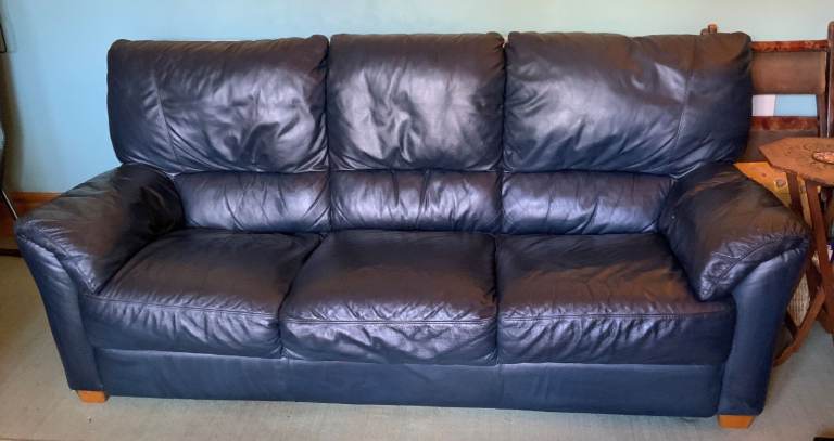 IKEA VINTAGE ‘Lanholm’ navy blue real leather 3-seater sofa in good condition.