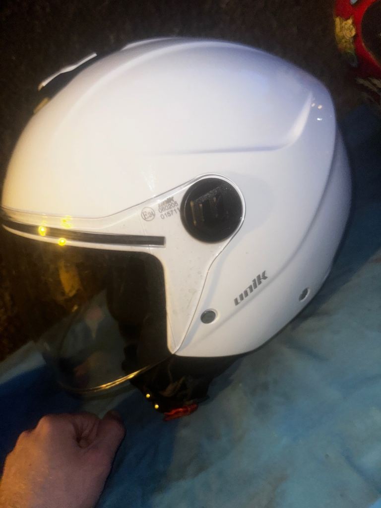 Unik White Motorcycle Helmet with Visor – Good Condition