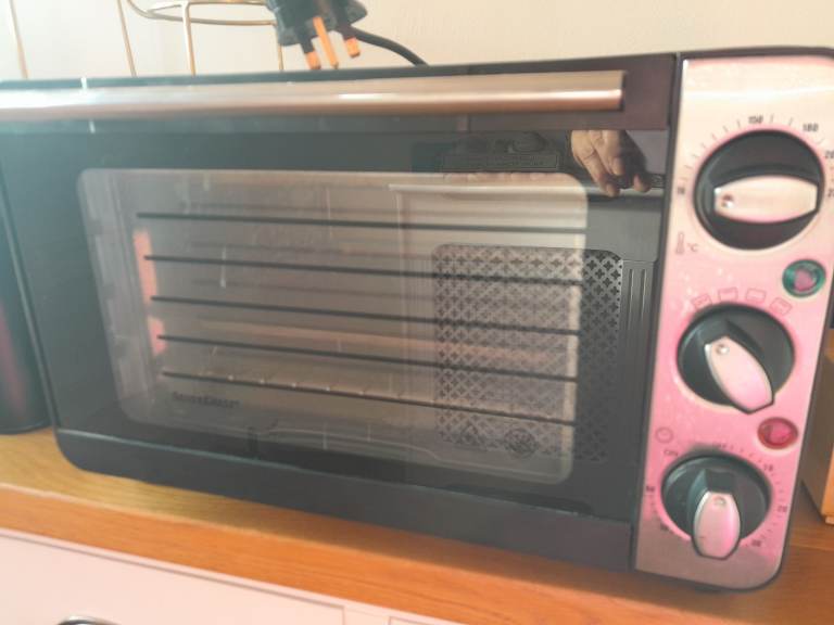 Small table top electric oven 