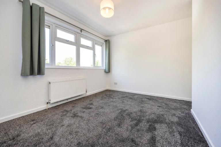1 Bed unfurnished flat - Conniburrow