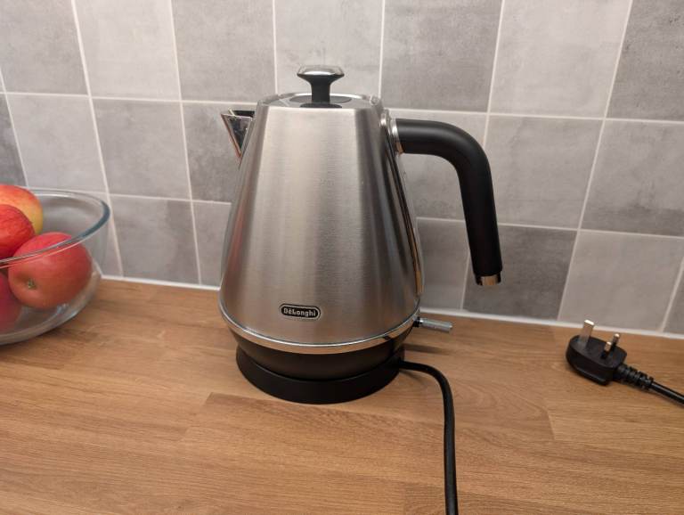 De'Longhi Stainless Steel Kettle KBI3001.M - Good Condition