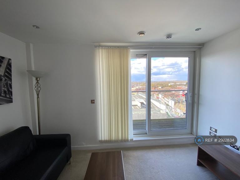 1 bedroom flat in Armstrong House, Uxbridge, UB8 (1 bed) (#2922834)
