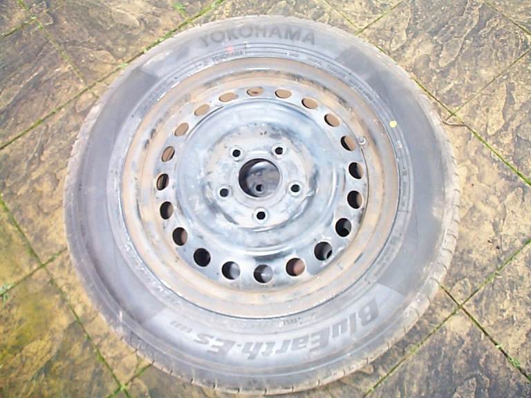 Honda 15" Inch 5 Stud Steel Wheels with Yokohama Tyres 185/65 R15 & 4 Hub Caps