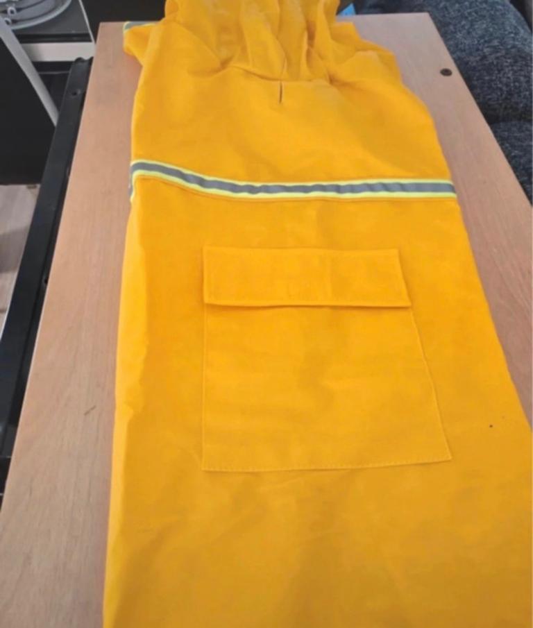 Brand new and beautiful dog raincoat (in great condition)