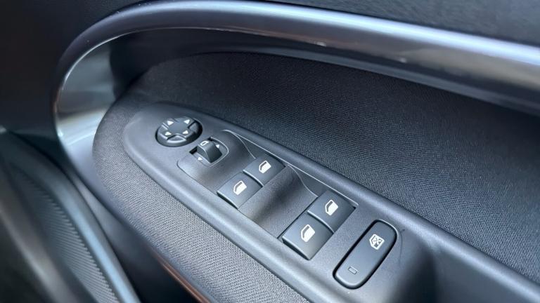 2025 Fiat 600 1.2 MHEV SUV 5dr Petrol Hybrid e-DCT Euro 6 (s/s) (100 ps) SUV Hybrid Automatic