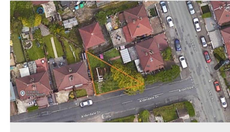 Land and garages for sale Droylsden