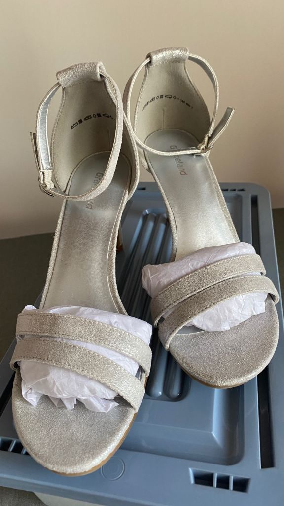  Brand new Grey heels 