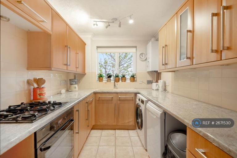 2 bedroom flat in Whitehaven Close, Bromley, BR2 (2 bed) (#2671530)