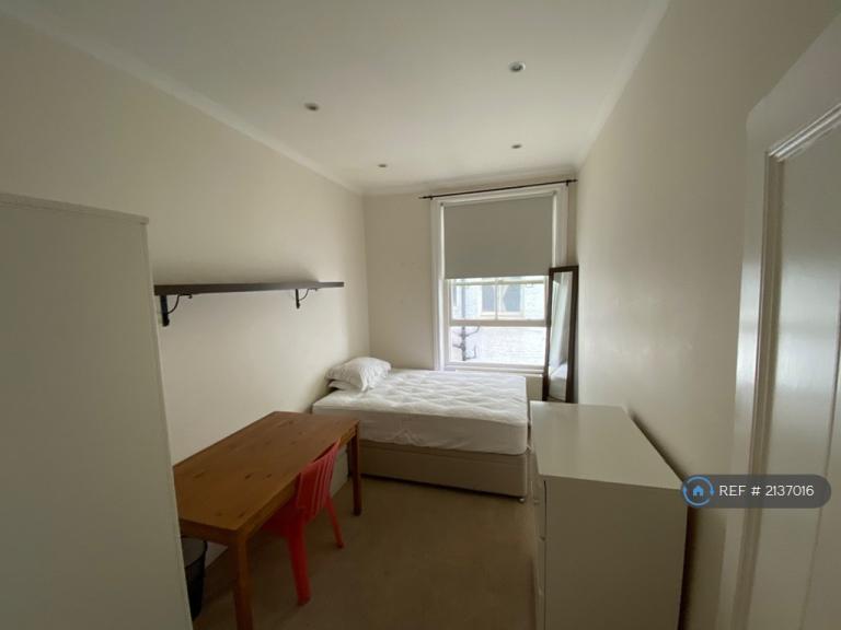 3 bedroom flat in Richmond Mansions, London, SW5 (3 bed) (#2137016)