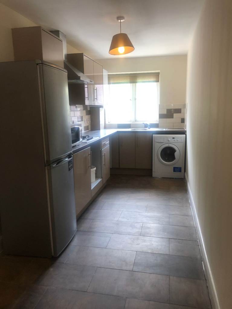 BEAUTIFUL 2 BEDROOM FIRST FLOOR FLAT FOR RENT IN FELTHAM