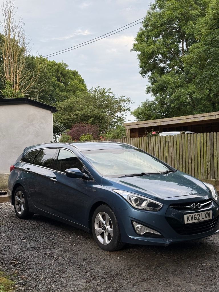2012 Hyundai i40 blue drive