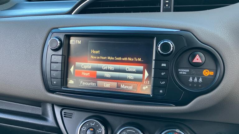 2017 Toyota Yaris 1.33 VVT-i Design 5dr Petrol Hatchback Hatchback Petrol Manual