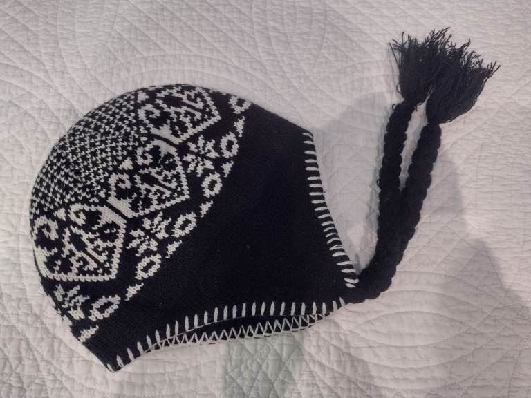 Breo Black & White Knitted Winter Hat