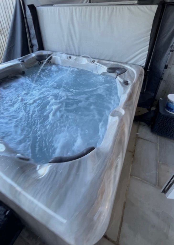 Whirlpool jacuzzi