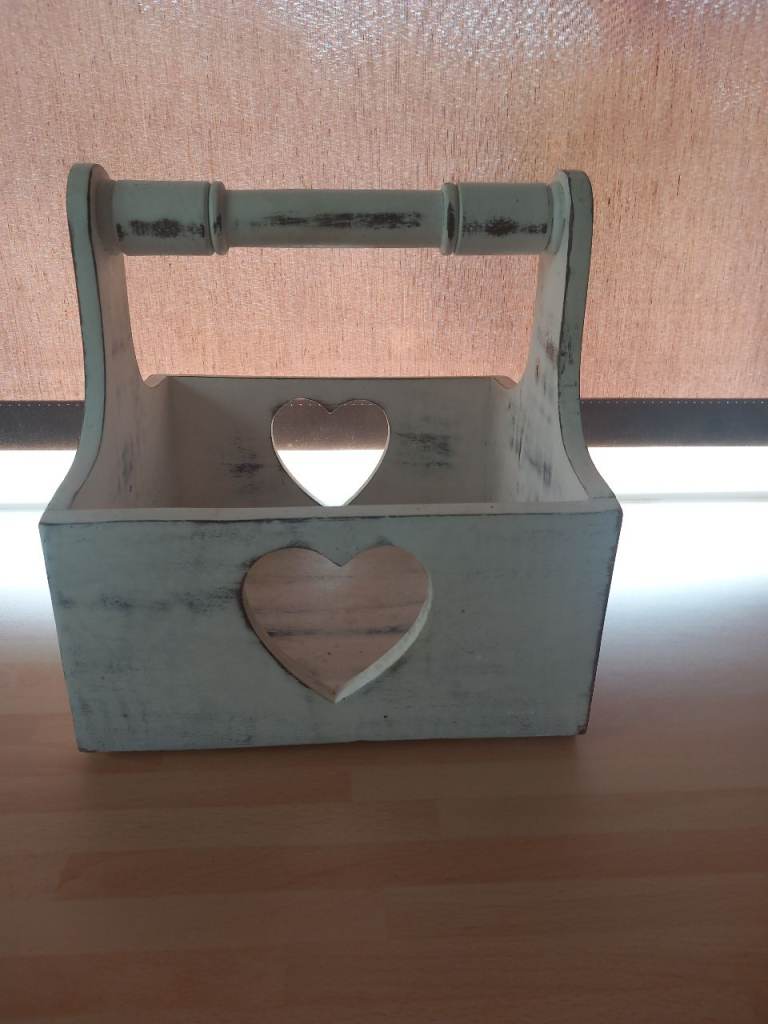 Charming shabby chic White Wooden Caddy with Heart Cut-out - Good Condition