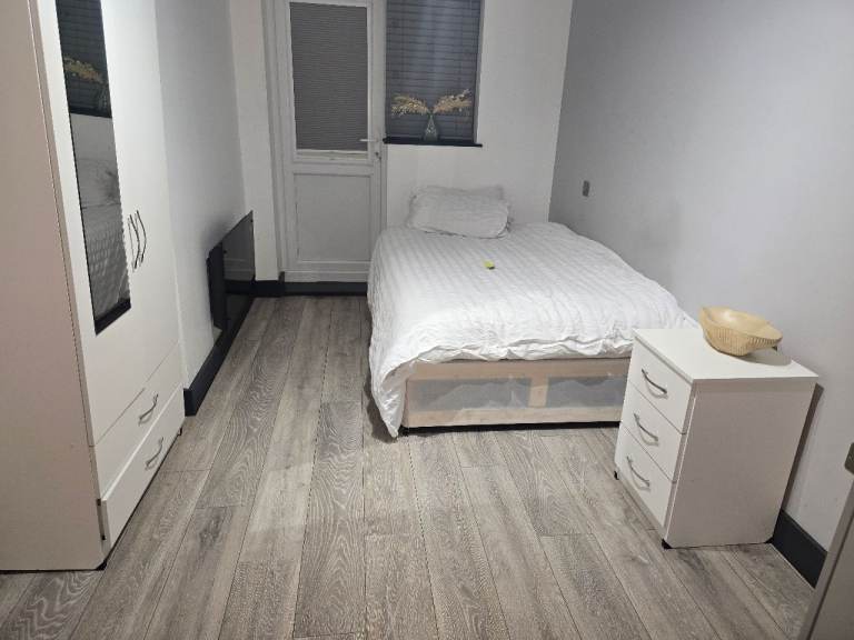 Studio flat to Let in Bromley. No deposit, Dss welcome