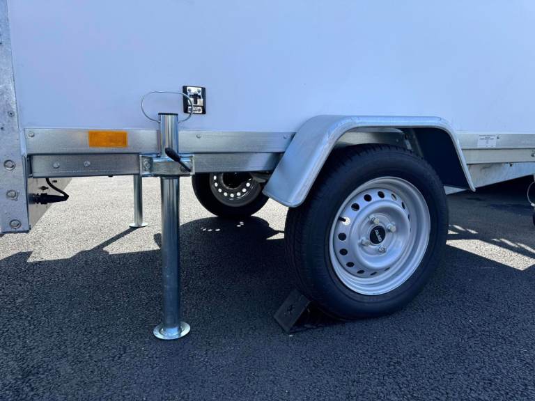 Brand New 6,8ft x 3,8ft x 4,1ft Single axle Box trailer with Barn doors 750KG Un braked