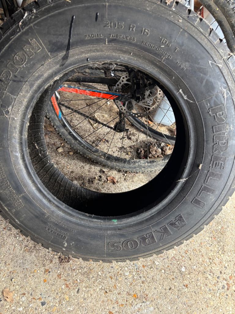 205R16 Tyre