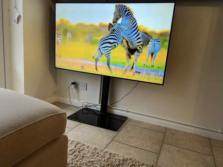 SAMSUNG QE43Q60RATXXU 43" Smart 4K Ultra HD HDR QLED TV 