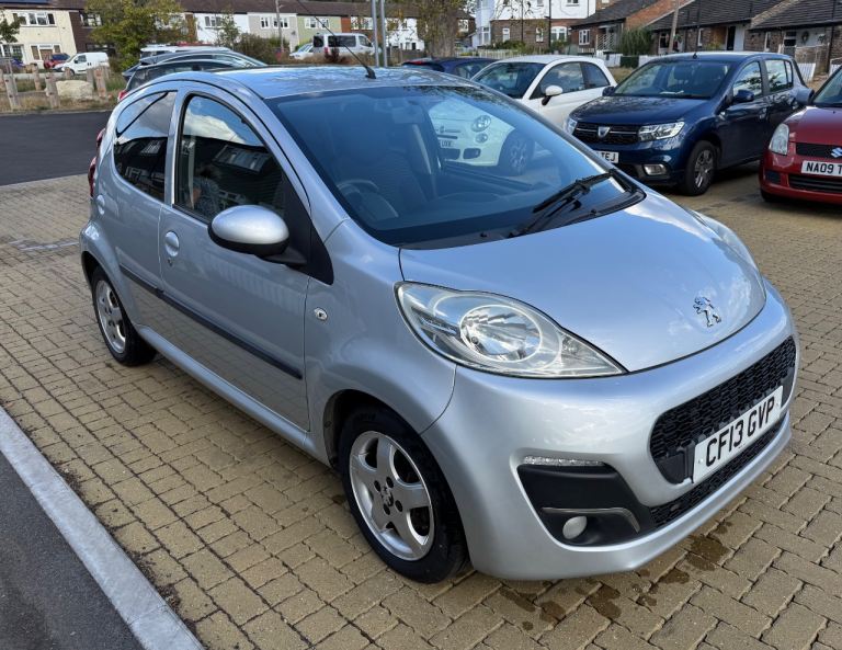 Peugeot, 107, Hatchback, 2013, Manual, 998 (cc), 5 doors, in Silver