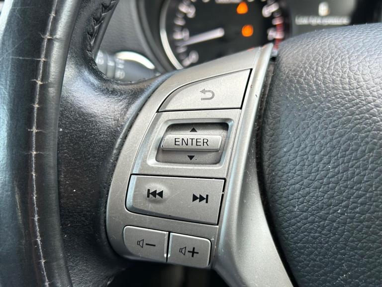 2015 Nissan Qashqai 1.6 DiG-T Tekna [Non-Panoramic] 5dr HATCHBACK PETROL Manual