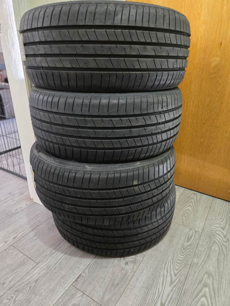 BRAND NEW 245/40 20 Tyres 