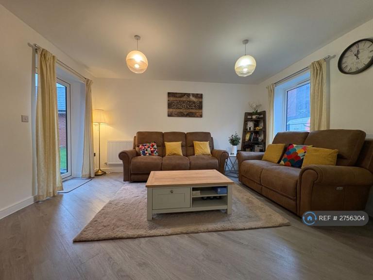 4 bedroom house in Nightingale Way, Reading, RG30 (4 bed) (#2756304)