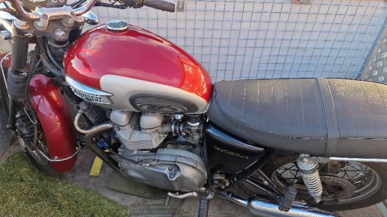 Triumph bonneville 790cc