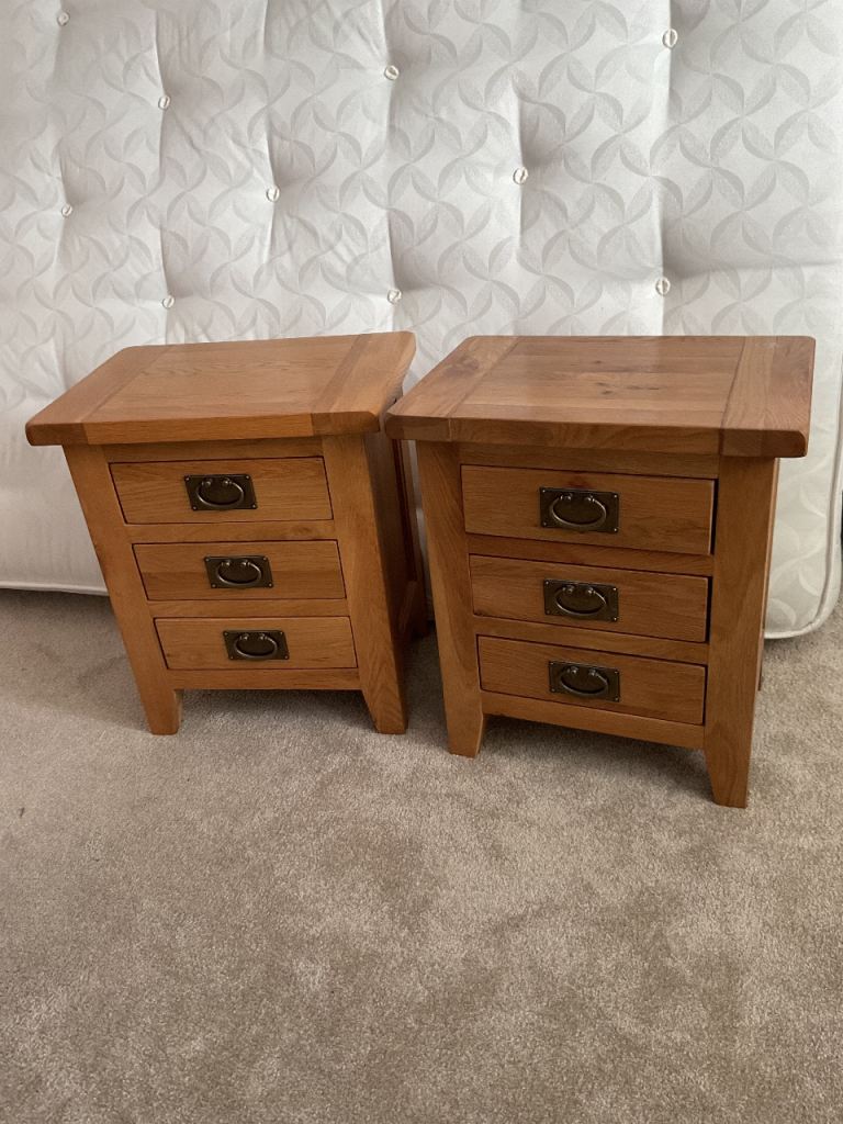 Pair of Solid Oak Bedside Tables with Drawers – Good Condition