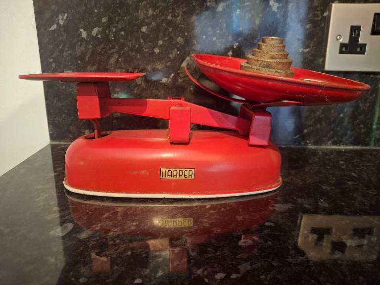Vintage Harper Kitchen Scales with Weights – Red, Good Condition