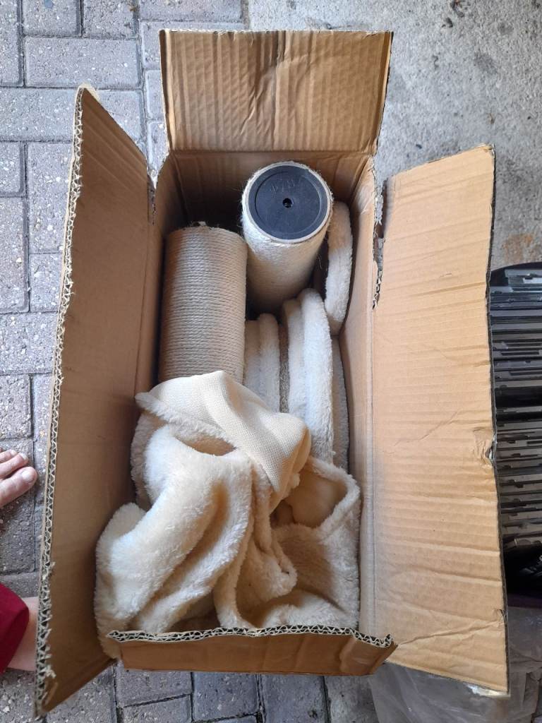 Brand new cat tree, boxed, east London, wapping 